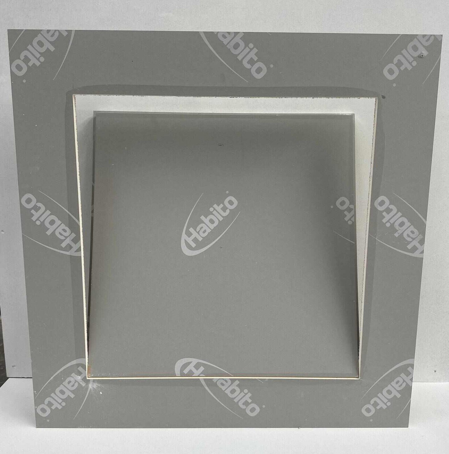 Trappe invisible plafond ouverte