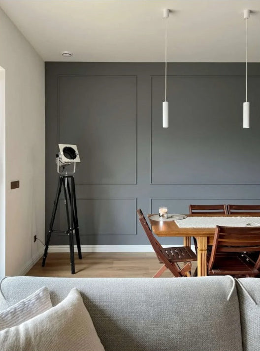 Vue de la moulure murale MD413 profil convexe de petite taille, installée dans un salon