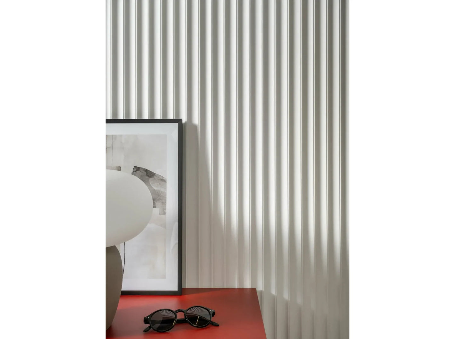 Détail du panneau mural blanc 3D Lumio WP002 avec cadre photo en premier plan