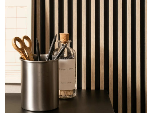 Panneau mural Stretto L0102T chêne gris installé dans une cuisine