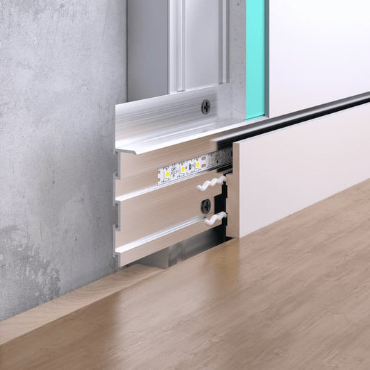 Détail du canal intégré pour bande LED dans la plinthe MDF