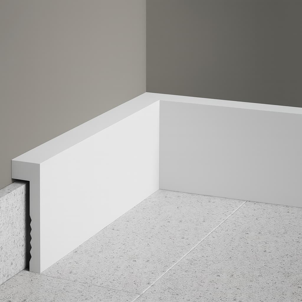 Plinthe de rénovation MD006 blanche, profil moderne, haute résistance, installée sur mur et sol pour une finition élégante