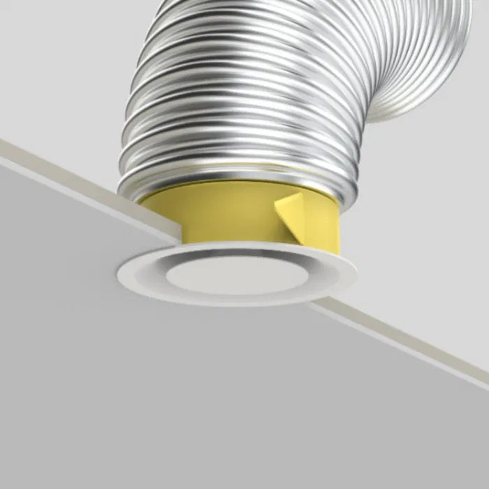 Collerette de montage PRADOVENT TRIM installée en plafond avec raccordement à une gaine de ventilation flexible pour système VMC, finition affleurante.
