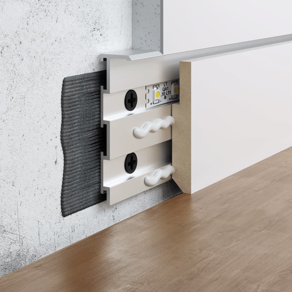 Profilé de plinthe invisible S1060 en aluminium avec fixation murale, rail LED intégré et système d’installation affleurante pour cloison.