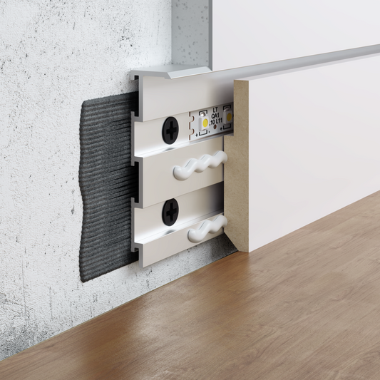 Profilé de plinthe invisible S1060 en aluminium avec fixation murale, rail LED intégré et système d’installation affleurante pour cloison.