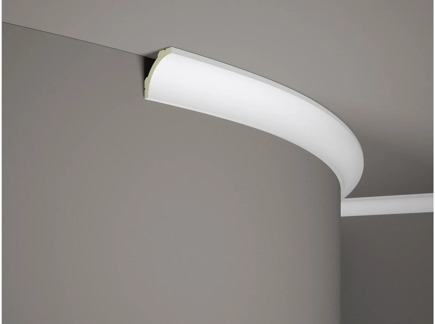 Corniche de plafond flexible MDB210F blanche 200 x 5,1 x 4,8 cm installée sur plafond arrondi, moulure décorative moderne en polymère souple.
