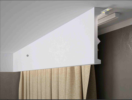 Cornière cache rideau QL056T en Polyforce posée sur plafond, finition nette