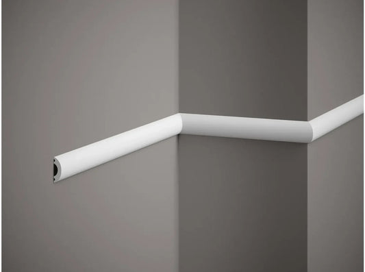 Moulure murale MD031 installée en angle, profil décoratif blanc de 200 cm pour finitions murales intérieures