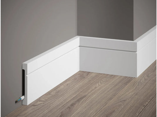 Plinthe assortie au cadre de porte MD356E avec système passe-câble intégré - finition blanche contemporaine
