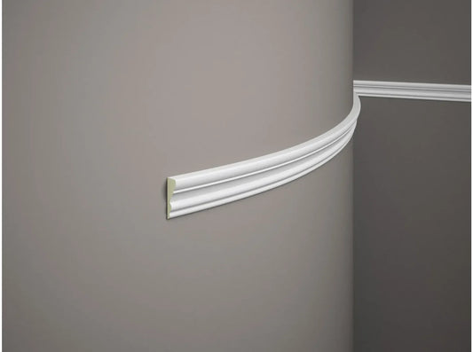 Moulure murale flexible MD314F blanche 200 x 5,2 x 1,7 cm installée sur mur arrondi, profil décoratif classique en polymère souple.