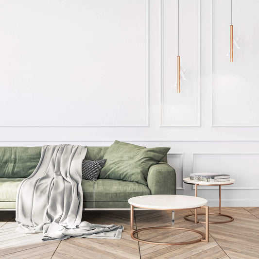 Moulure murale MD317 en finition blanche intégrée dans un salon élégant, parfaite pour une décoration murale contemporaine