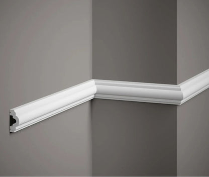 Vue de la moulure murale MD002, moulure murale polyvalente installée sur un mur