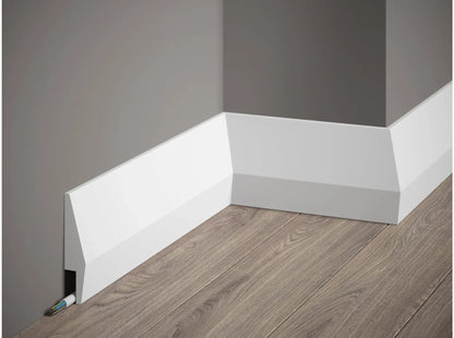 Plinthe décorative MD016 blanche – design biseauté moderne – passe-câble intégré – 200 x 10 x 2,3 cm