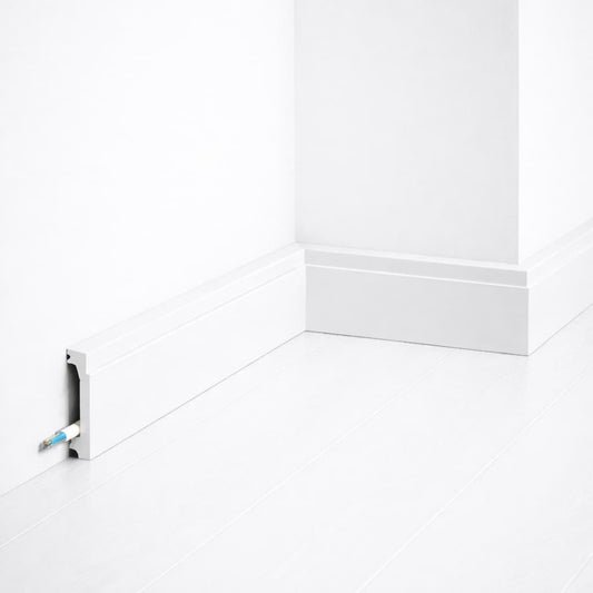 Plinthe décorative blanche MD027 avec moulure classique et passage de câble intégré – 200 x 6 x 1,3 cm