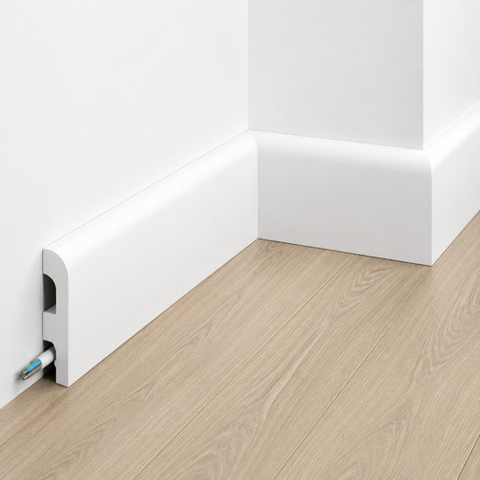 Plinthe décorative MD355 blanche avec passe-câble intégré – finition arrondie – 200 x 9,7 x 1,8 cm
