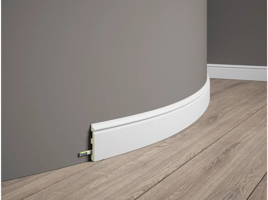 Plinthe flexible MD018F blanche 8 cm en polymère, posée sur mur incurvé avec finition nette