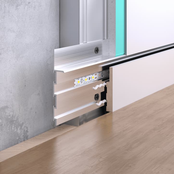 Détail du canal intégré pour bande LED dans la plinthe MDF